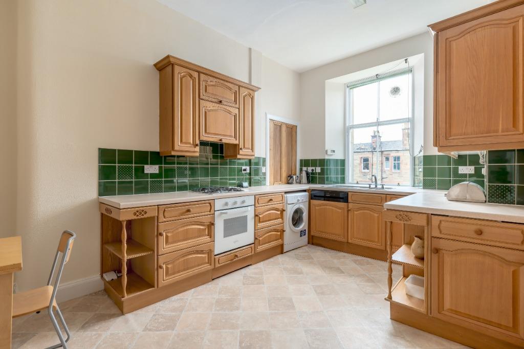 Macdowall Road, Newington, Edinburgh... 3 bed flat £2,100 pcm (£485 pw)