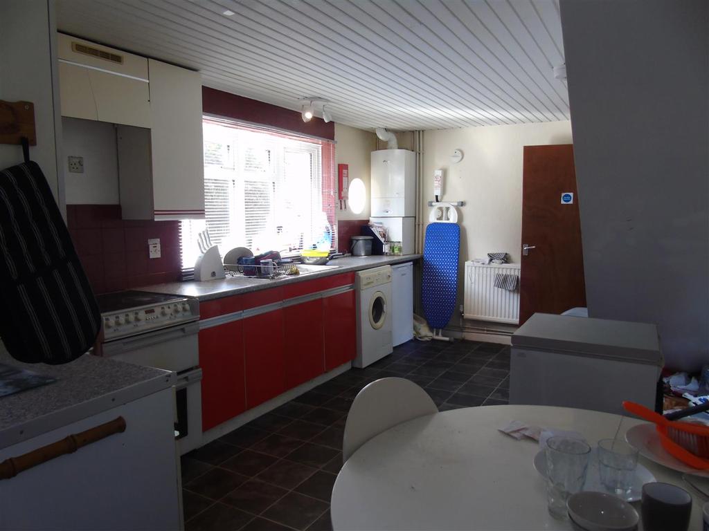 Cherry Way, Hatfield 4 bed house £290,000
