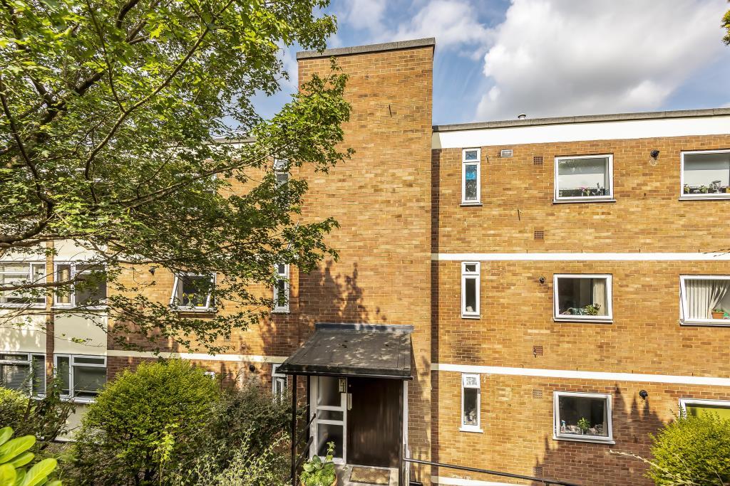 Green Hill Gate, High HP13 2 bed apartment £950 pcm (£219 pw)