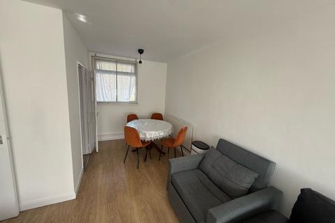 2 bedroom apartment to rent, Gorsefield House, London., London, E14