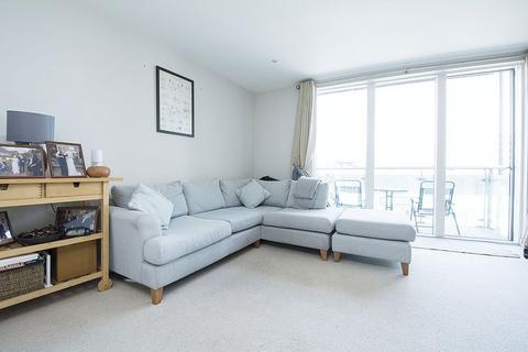 1 bedroom flat to rent, The Heart, Walton-on-Thames