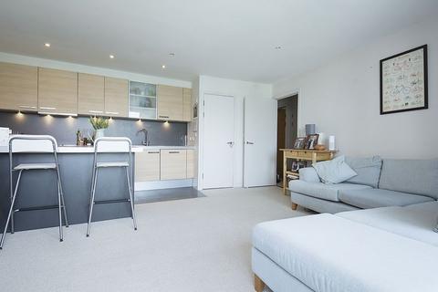 1 bedroom flat to rent, The Heart, Walton-on-Thames