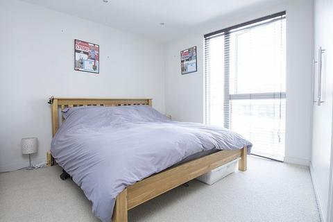 1 bedroom flat to rent, The Heart, Walton-on-Thames