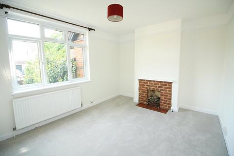 2 bedroom semi-detached house to rent, Ifold Road, Redhill