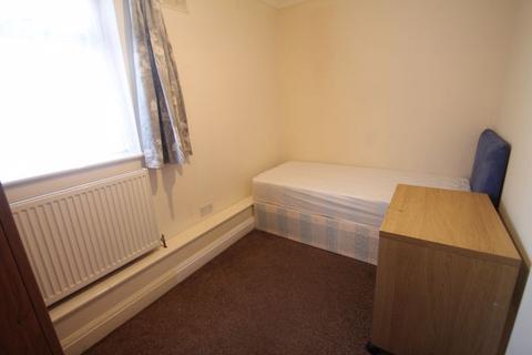 6 bedroom semi-detached house to rent, Kingston Lane, Uxbridge, UB8