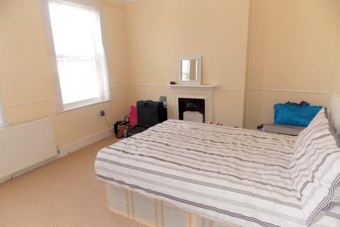 4 bedroom semi-detached house to rent, Waterloo Road, Uxbridge, UB8