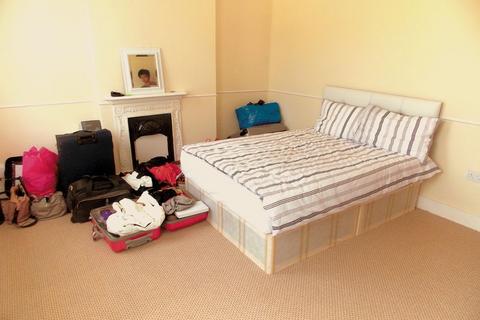 4 bedroom semi-detached house to rent - Waterloo Road, Uxbridge, UB8