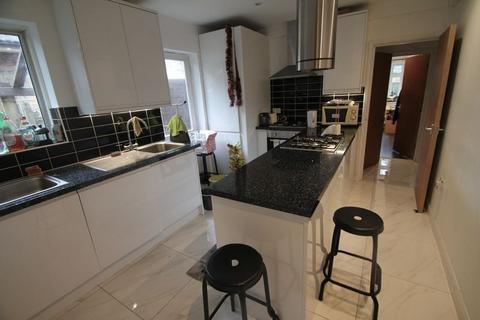 6 bedroom semi-detached house to rent, The Greenway, Uxbridge, UB8