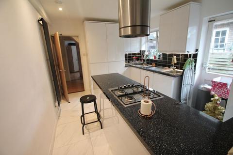 6 bedroom semi-detached house to rent, The Greenway, Uxbridge, UB8