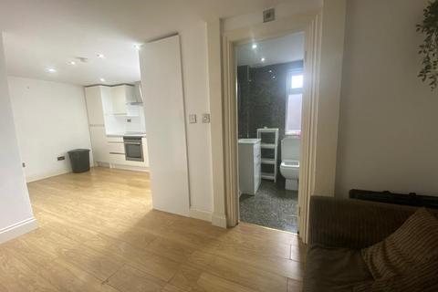 2 bedroom flat to rent, Clifden Road, Homerton, E5