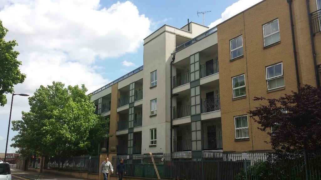 Windmill Lane, Stratford, E15 2 bed flat £2,200 pcm (£508 pw)