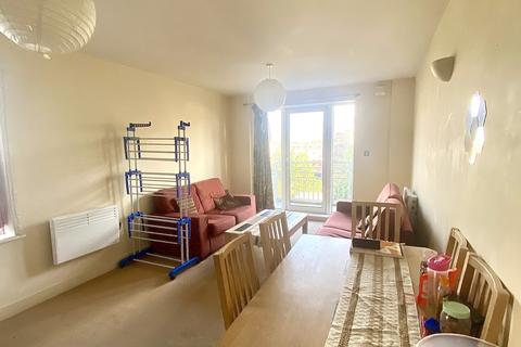 undefined, Spacious 2 Bedroom Apartment - Stratford, E15