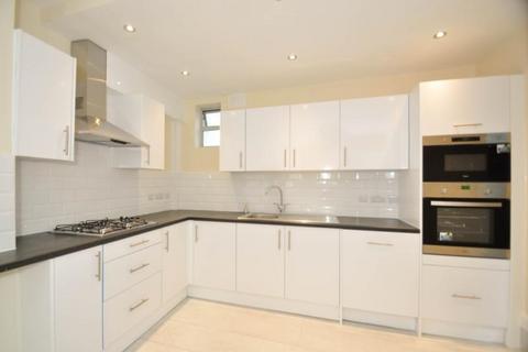 2 bedroom property to rent, Byegrove Road, London SW19