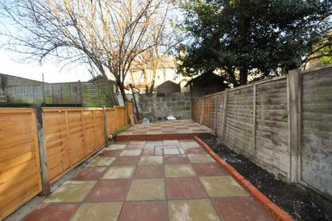 2 bedroom property to rent, Byegrove Road, London SW19