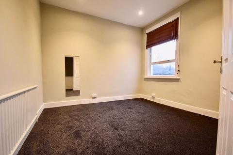 2 bedroom flat to rent, Walpole Road, London SW19