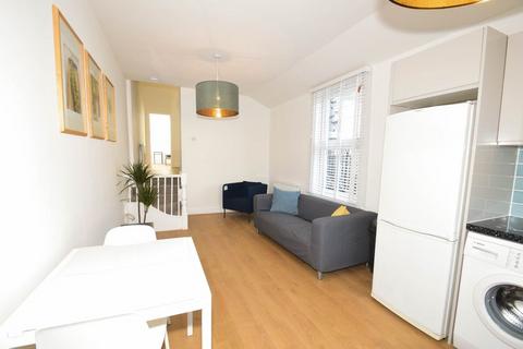 2 bedroom flat to rent, Victory Road Mews, London SW19