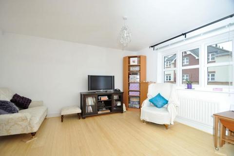 2 bedroom flat to rent, Dreadnought Close, London SW19