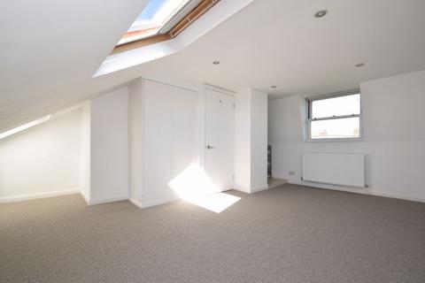 4 bedroom end of terrace house to rent, Haydon Park Road, London SW19