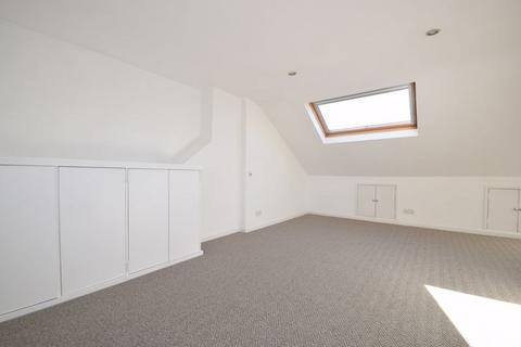 4 bedroom end of terrace house to rent, Haydon Park Road, London SW19