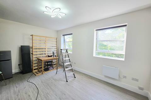 Studio to rent, Wren View, Hornsey Lane, Highgate, N6