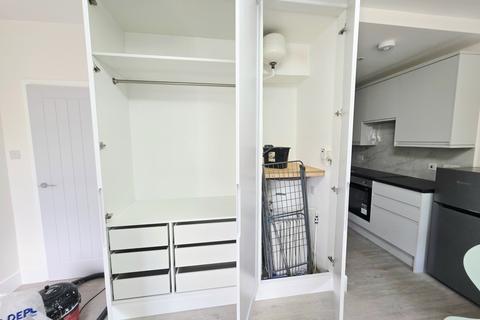 Studio to rent, Wren View, Hornsey Lane, Highgate, N6