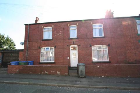 4 bedroom terraced house to rent, Molyneux Street, Spotland, Rochdale