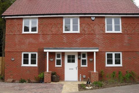 4 bedroom detached house to rent, Wakefords Copse, Church Crookham, Fleet GU52