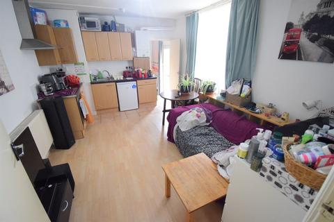 1 bedroom ground floor flat to rent, Newport Road, Cardiff