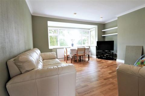 2 bedroom flat to rent, The Glade, Southgate N21