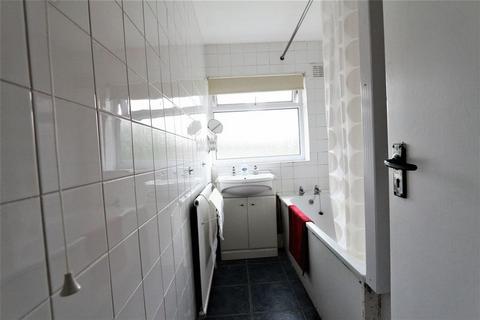 2 bedroom flat to rent, The Glade, Southgate N21