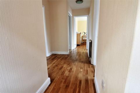 2 bedroom flat to rent, The Glade, Southgate N21