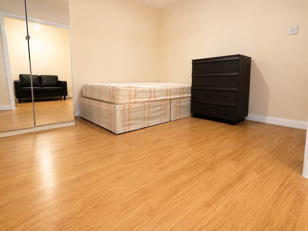 House in London - View 3