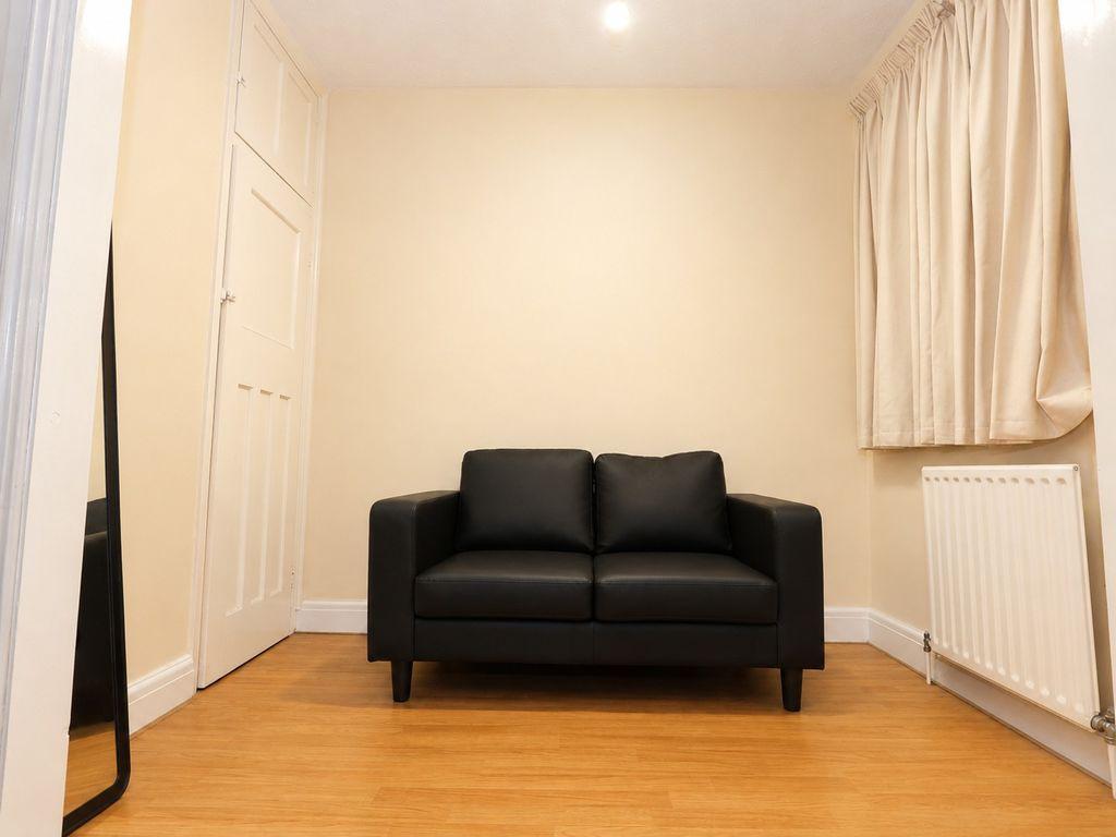 House in London - View 4
