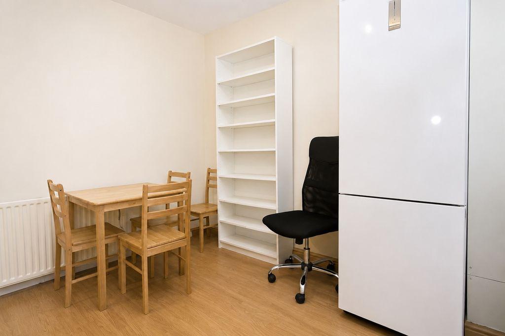 House in London - View 5