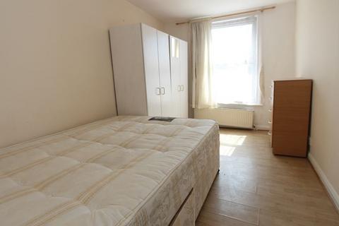 1 bedroom flat to rent, Balls Pond Road, Dalston N1