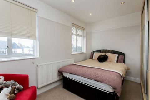 4 bedroom semi-detached house to rent, Bourne Avenue, Southgate N14