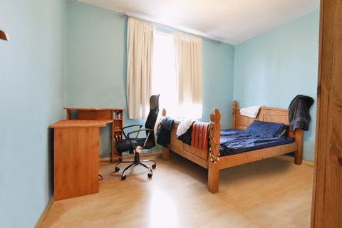 3 bedroom flat to rent, Frazier Street, Waterloo SE1