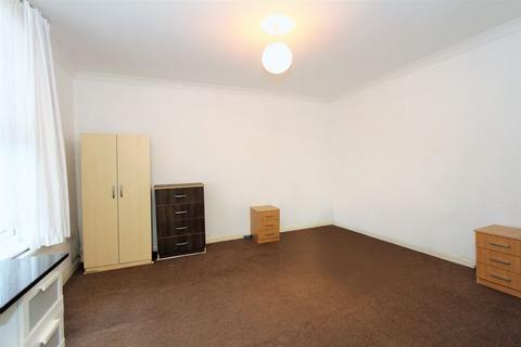 Studio to rent, Ruskin Road,  Tottenham N17