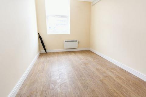 2 bedroom flat to rent, Cricklewood Lane, London