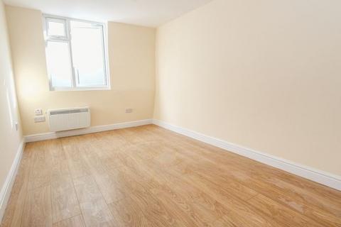 2 bedroom flat to rent, Cricklewood Lane, London