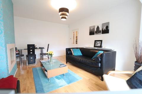 2 bedroom flat to rent, The Green, Winchmore Hill N21