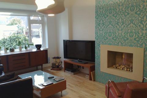 2 bedroom flat to rent, The Green, Winchmore Hill N21