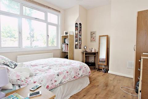 4 bedroom terraced house to rent, Meads Road, Wood Green N22