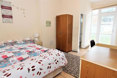 4 bedroom terraced house to rent, Meads Road, Wood Green N22