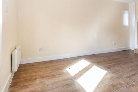 4 bedroom flat to rent, High Street, Hornsey N8