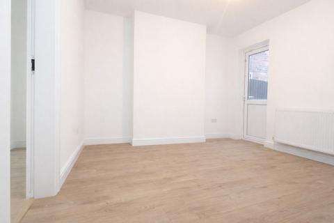 2 bedroom flat to rent, Hermitage Road (GF), Manor House