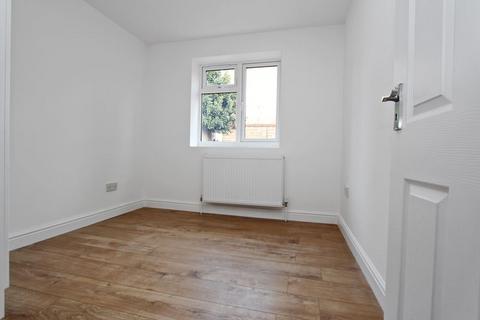 2 bedroom flat to rent, Hermitage Road (GF), Manor House