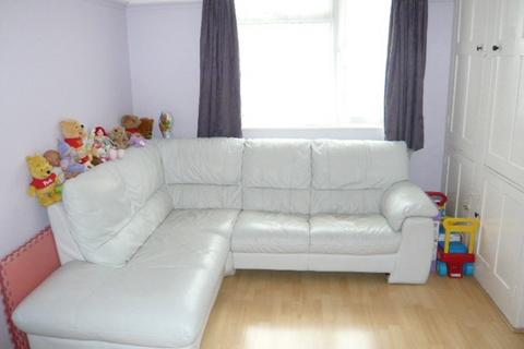 2 bedroom house to rent, Central Feltham, Feltham