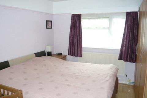 2 bedroom house to rent, Central Feltham, Feltham