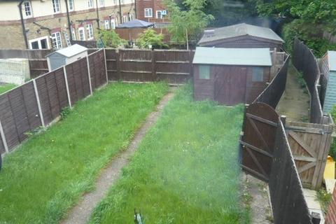 2 bedroom house to rent, Central Feltham, Feltham